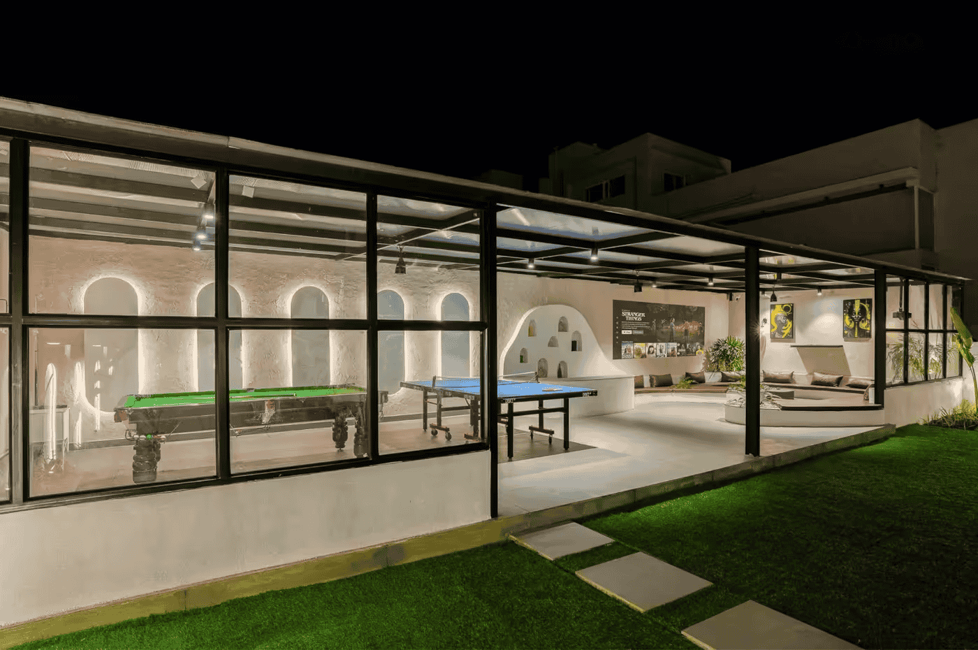 Black Mirror Villa, photograph 2