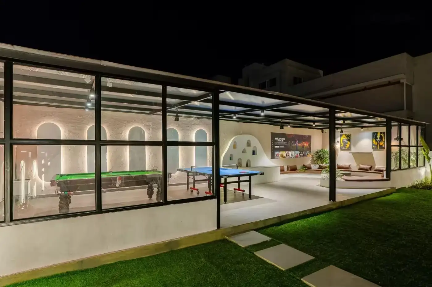 Black Mirror Villa, photograph 2