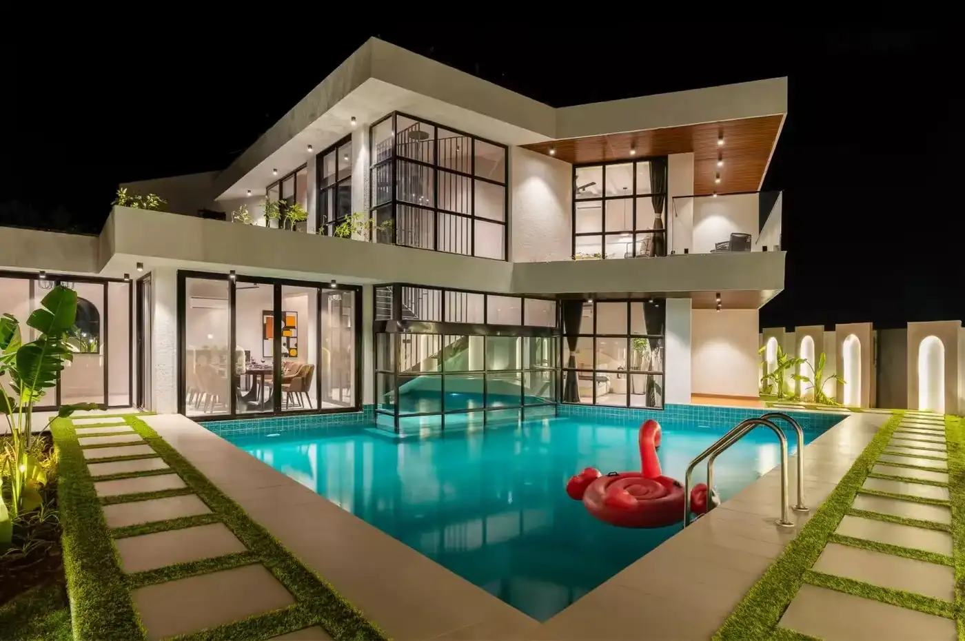Black Mirror Villa, photograph 3