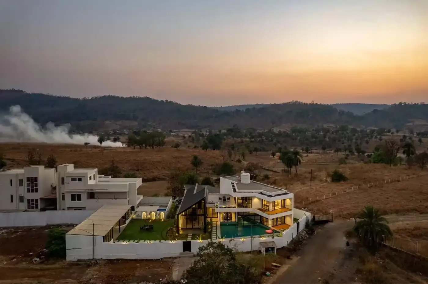 Black Mirror Villa, photograph 4